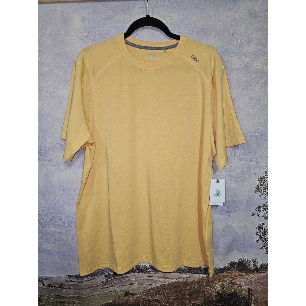 Tasc Performance Mens T-shirt  Size Large NWT